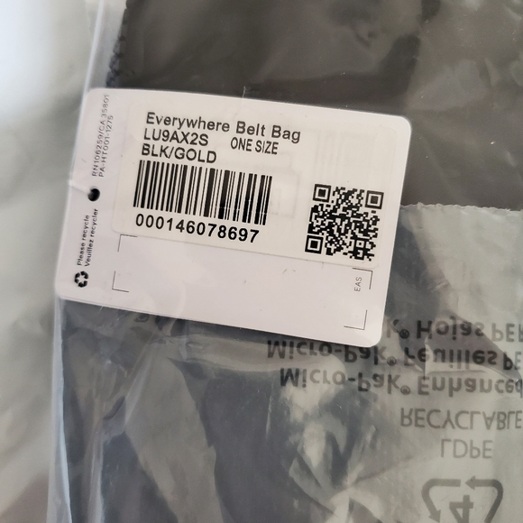 🆕️ LULULEMON BELT BAG BLACK WITH GOLD LOGO 🖤💛 - Picture 7 of 8